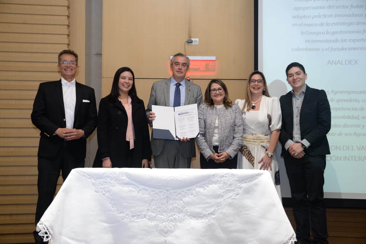Cerca de 2 millones de euros serán destinados a impulsar proyectos de economía verde y sostenibilidad ambiental en Colombia