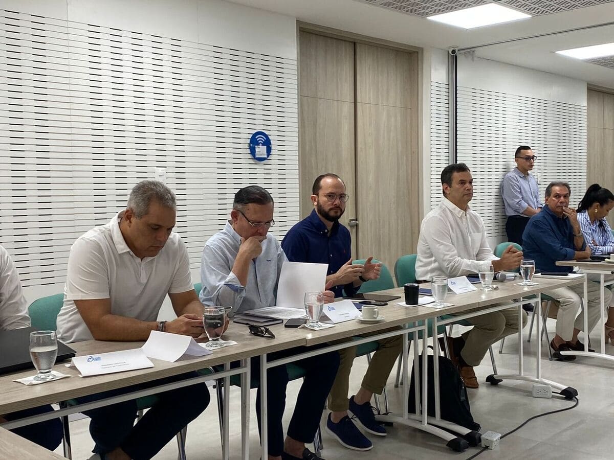 camara-de-comercio-de-barranquilla-e-intergremial-atlantico-piden-inversion-publica-en-infraestructura-electrica-para-bajar-tarifas-en-la-region-caribe imagen en miniatura 